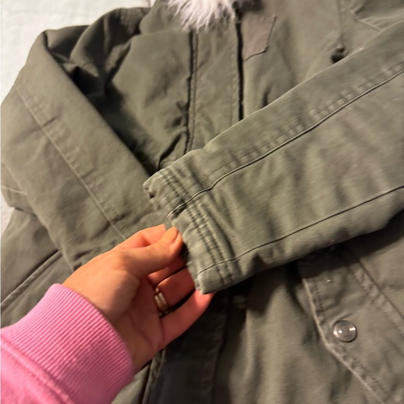 Girls Green fur lined hooded jacket 10/12 - Picture 6 of 6